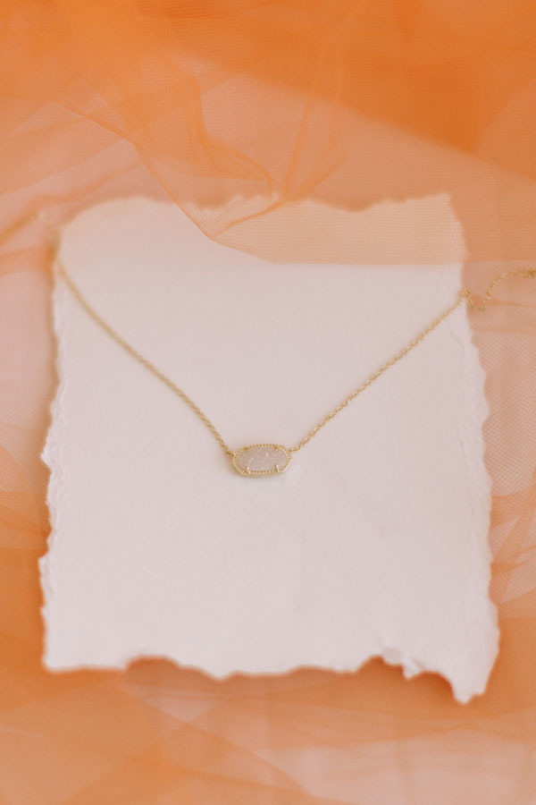 Kendra Scott Elisa Gold Pendant Necklace in Iridescent Drusy Image - 2