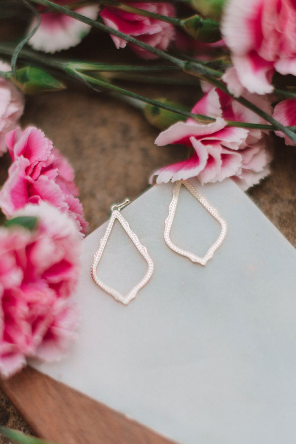 Kendra Scott Sophia Drop Earrings in Gold Image - 2