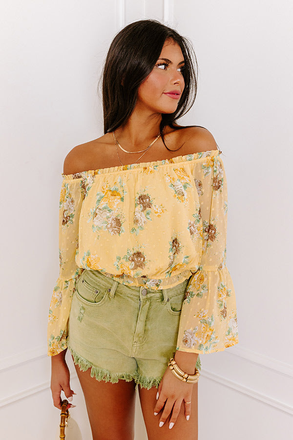 Weekend Oasis Floral Crop Top Image - 2