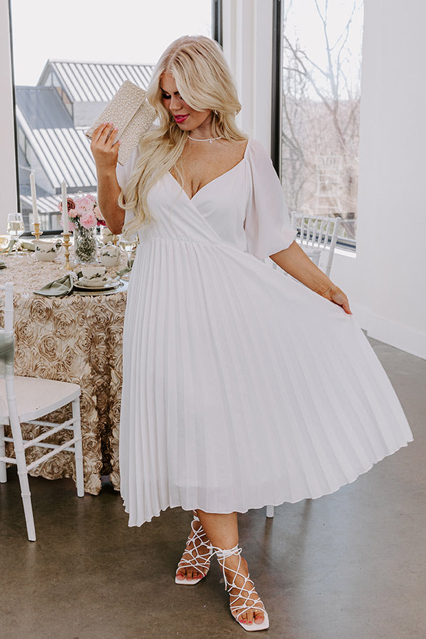 Recent Romance Pleated Midi In White Curves Image - 1