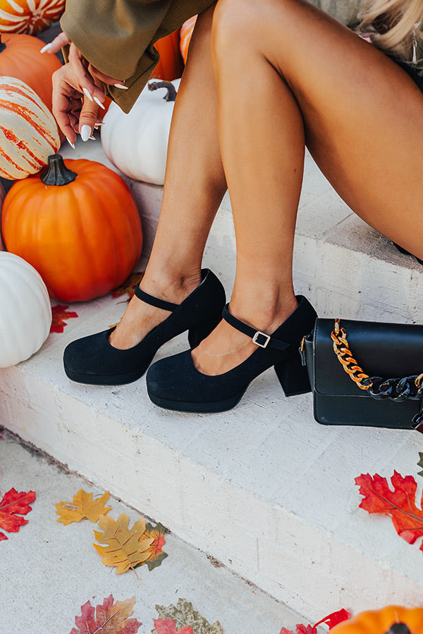 The Alaia Nubuck Heel In Black Image - 1