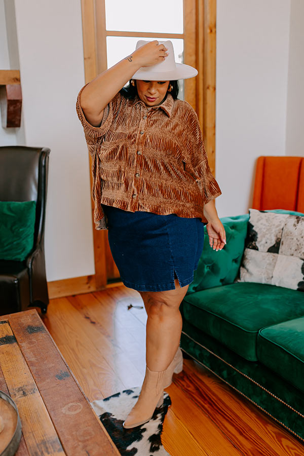 Roman Holiday Velvet Top In Brown Curves Image - 5