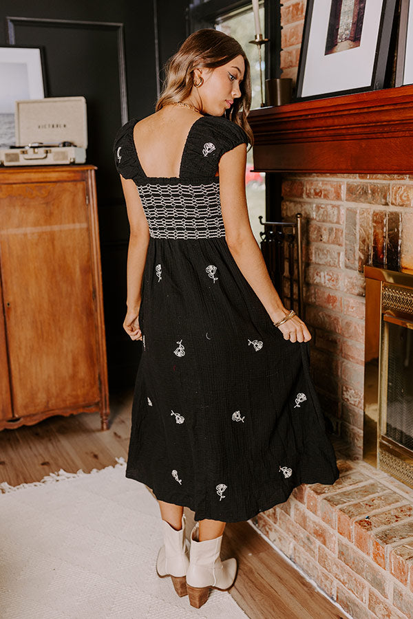 Napa Nights Smocked Midi in Black Image - 4