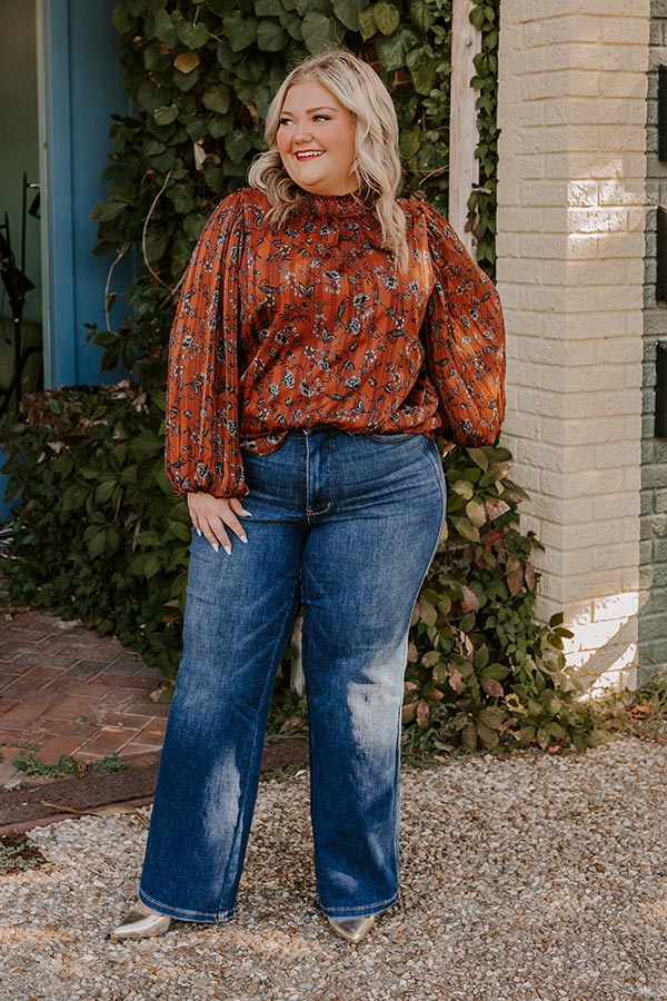 Fan Of Floral Shift Top Curves Image - 2