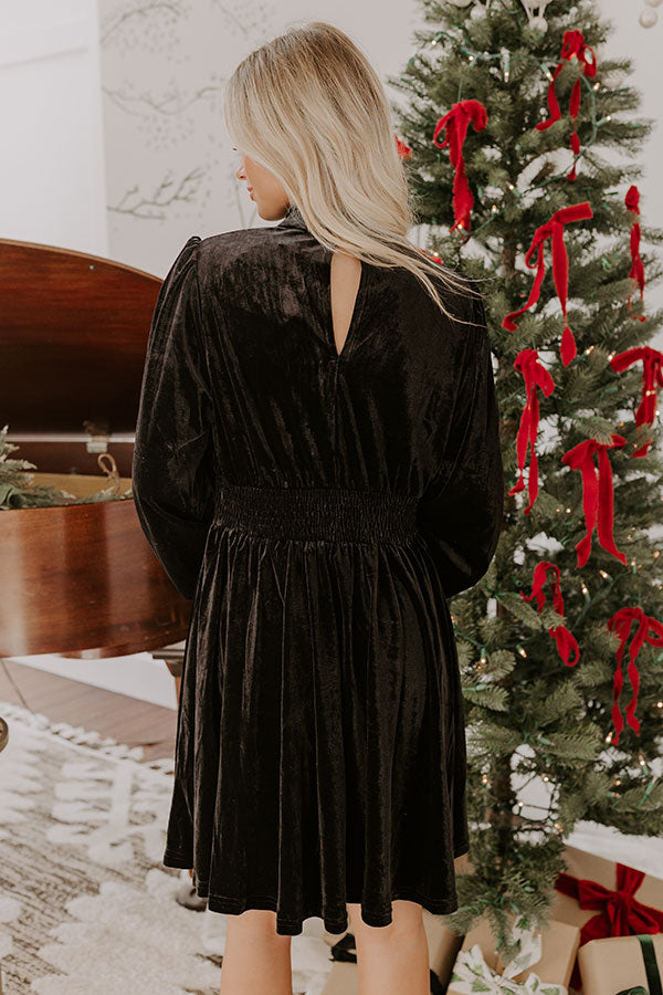 Holiday Social Velvet Mini Dress in Black Image - 5