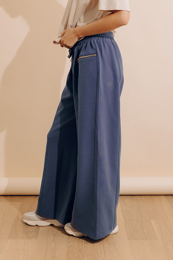 Street Style Chic High Waist Scuba Pants in Riverside Image - 5