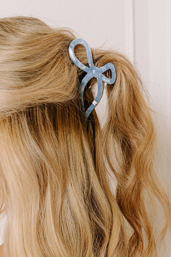Coquette Charm Claw Hair Clip in Sky Blue Image - 2