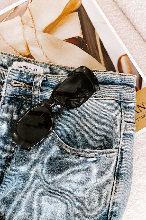 Quay Karma Rectangle Sunnies Image 1