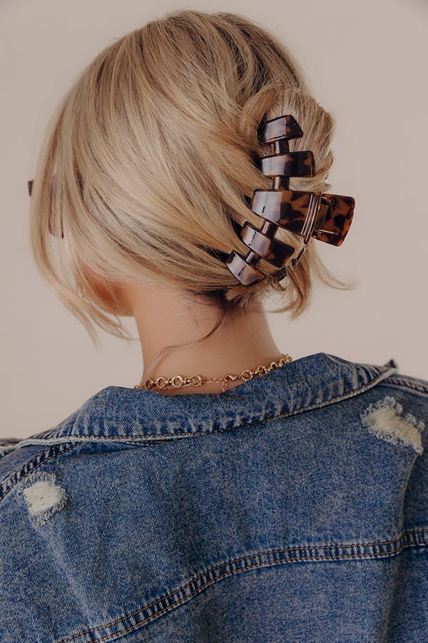 Classic Large Hair Claw Clip in Tortoiseshell Image - 1