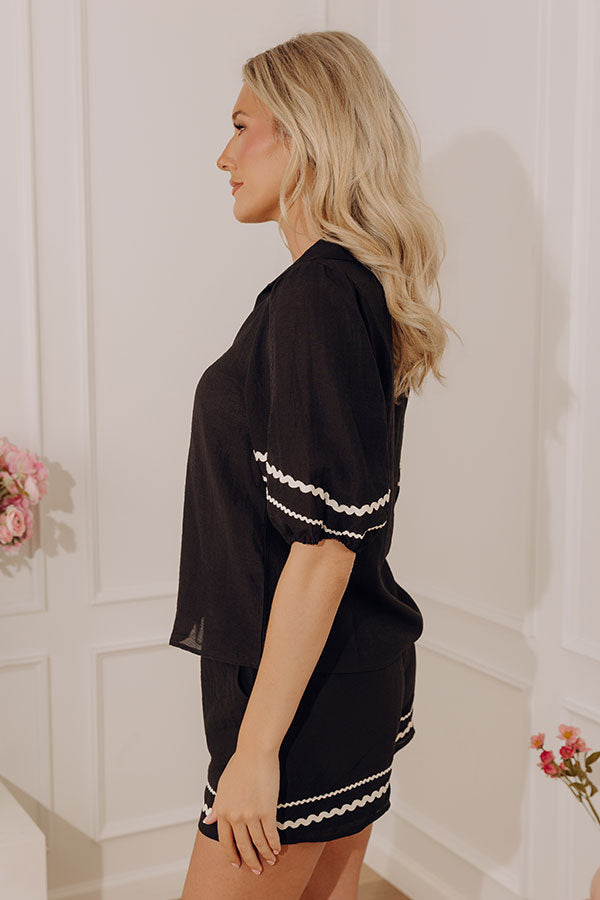 Cue The Vacay Linen-Blend Top in Black Image - 3
