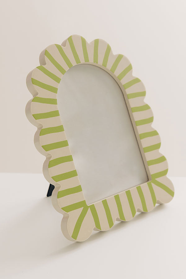 Charming Pose Scalloped Stripe Photo Frame Image - 2