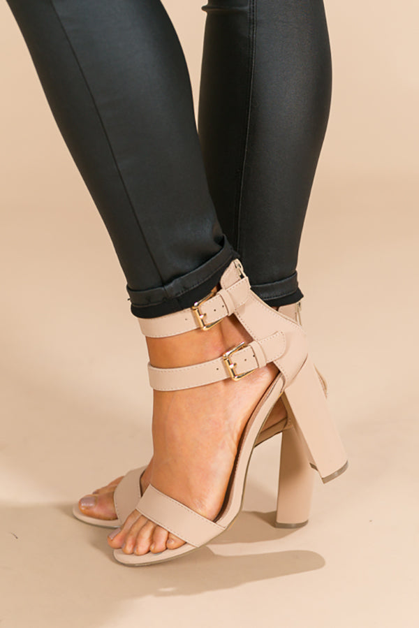Zoe Heel In Nude Image - 1