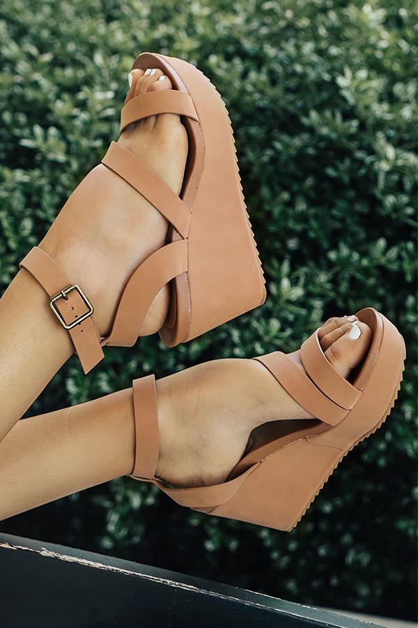 The Emerson Wedge in Tan