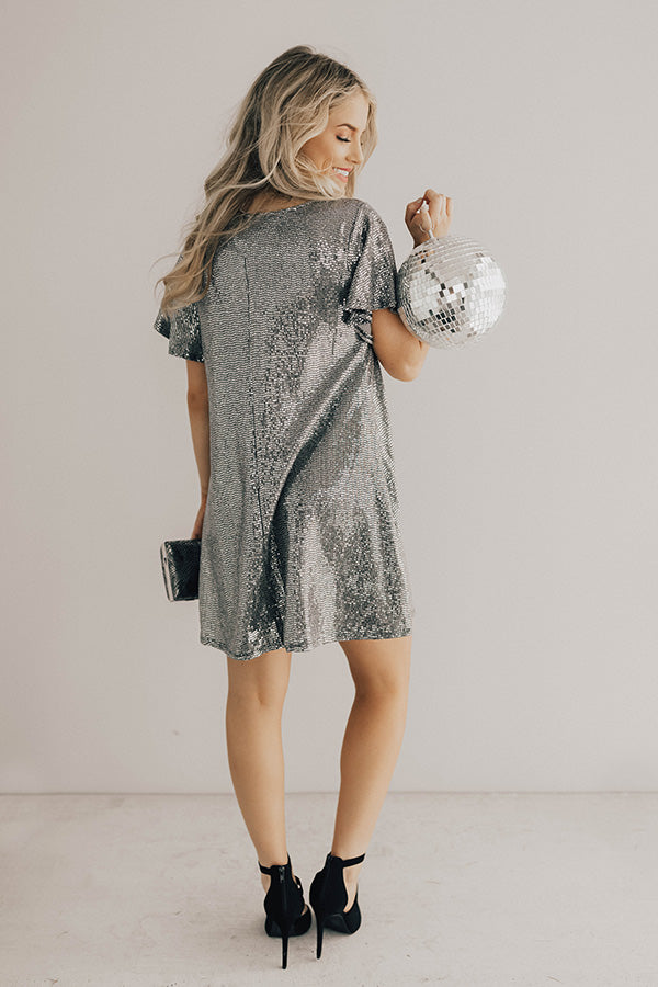 Stunningly Chic Shift Dress In Silver Image - 4