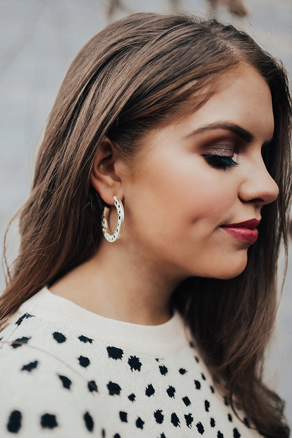 Chic Selection Cheetah Print Hoop Earrings In Cream