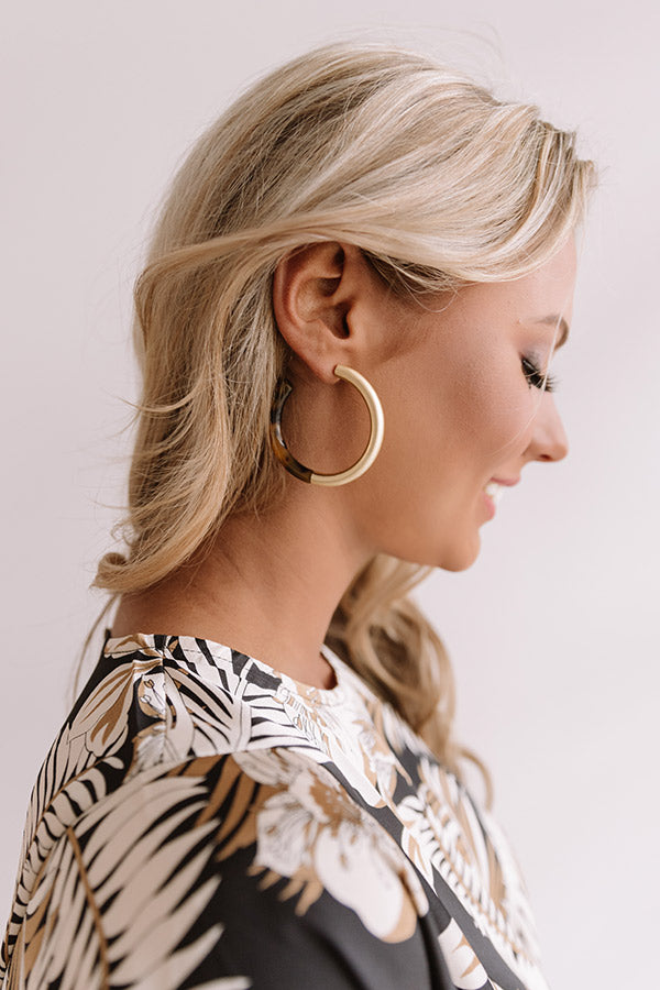 Cabo Daydream Tortoiseshell Hoop Earrings In Gold Image - 2