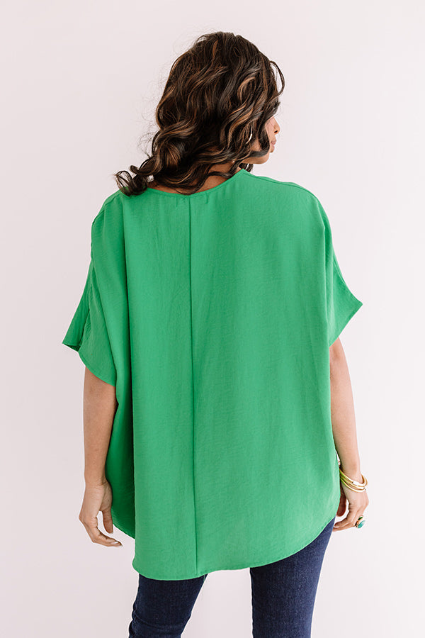 Weekend Picnic Shift Top in Kelly Green Image - 4