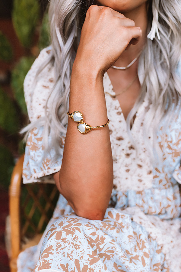 Chic Lifestyle Mother Of Pearl Cuff Bracelet In White