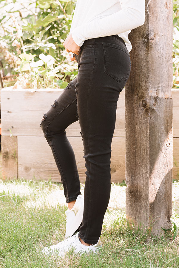 The Massie Midrise Distressed Skinny Image - 3