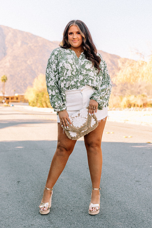The Toori High Waist Frayed Shorts In White Curves Image - 2