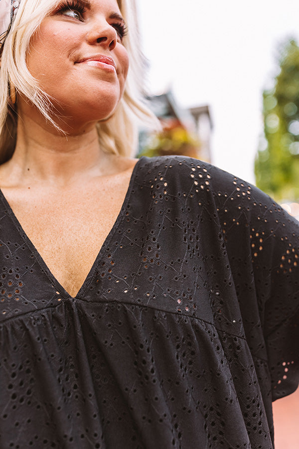 Wish And Wonder Eyelet Top Curves Image - 4