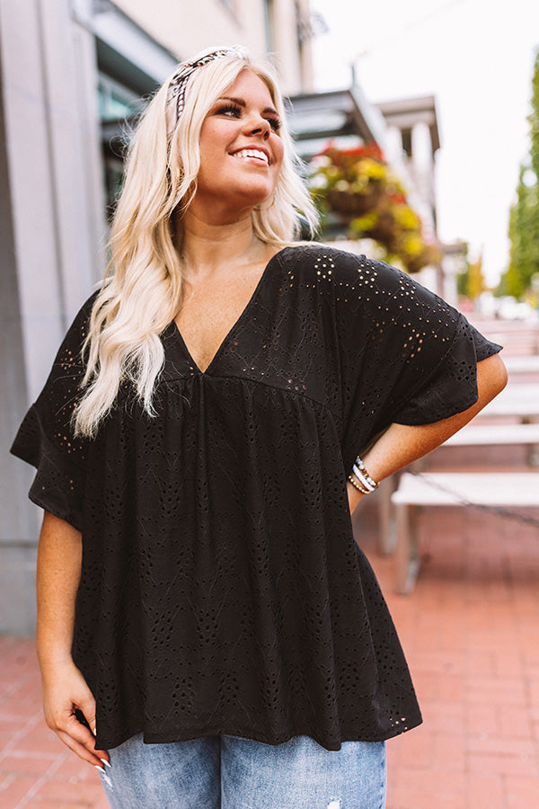 Wish And Wonder Eyelet Top Curves Image - 2