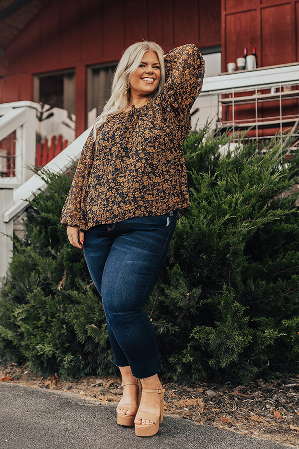 Floral Fidelity Shift Top Curves Image - 3