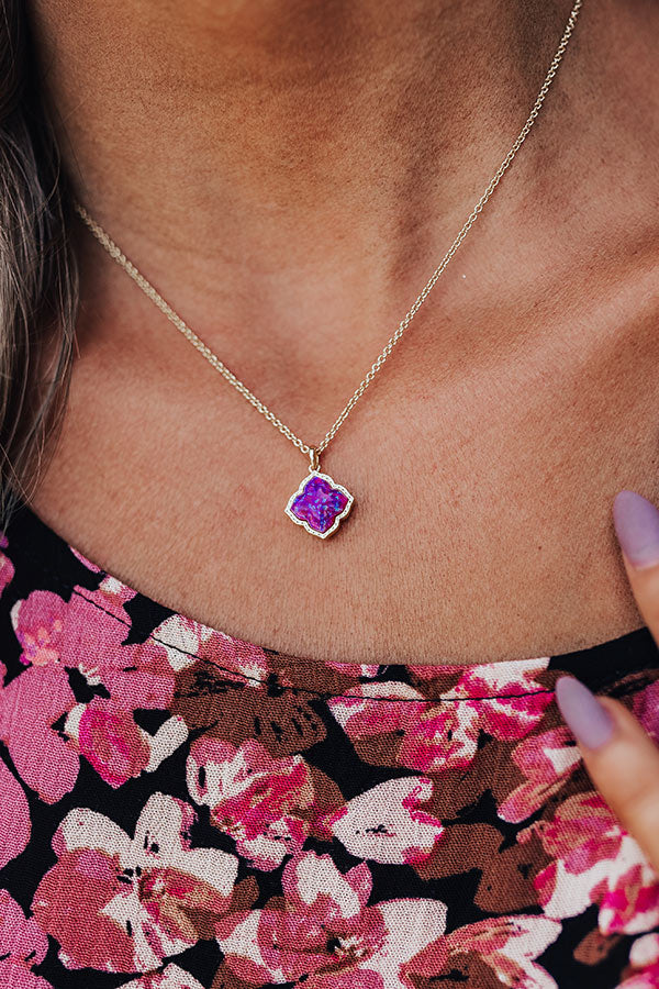 Kendra Scott Mallory Gold Pendant Necklace in Plum Kyocera Opal Image - 2
