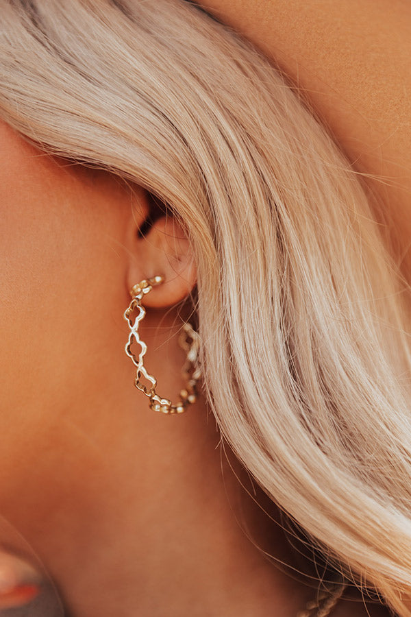 Kendra Scott Abbie Hoop Earrings in Gold Image - 2