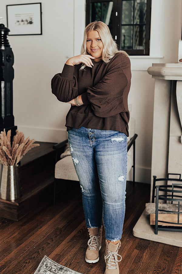 Lovely Chill Sweatshirt In Chestnut Curves