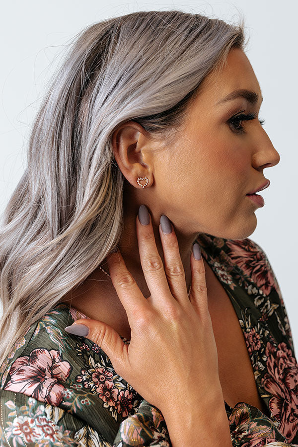 Kendra Scott Ari Heart Rose Gold Stud Earrings In White Crystal Image - 2