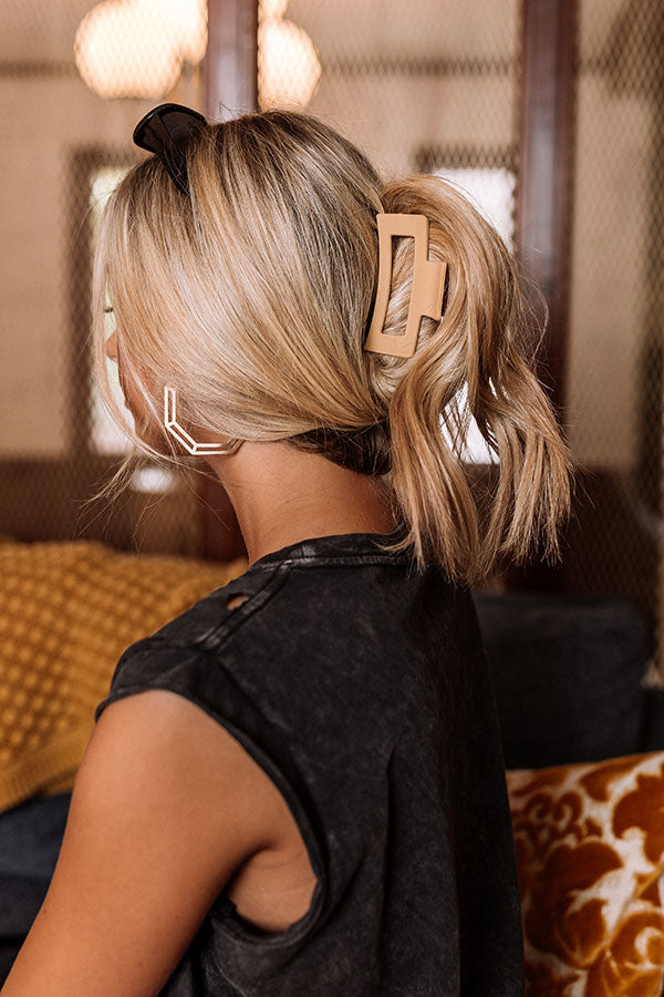 Need A Retreat Hair Claw Clip In Iced Latte