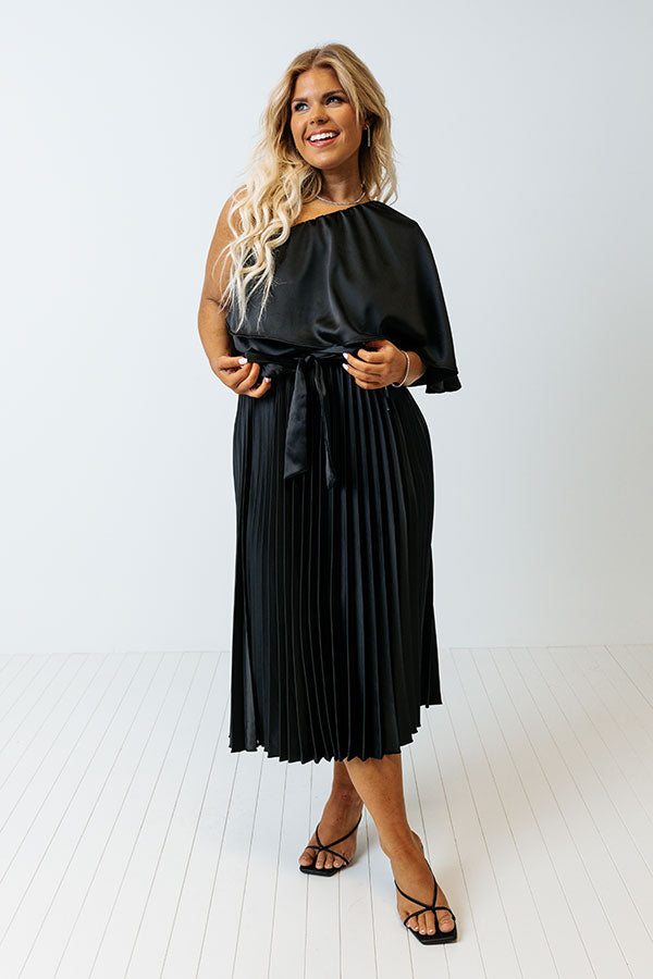 Chic And Exquisite Satin Midi In Black Curves Image - 2