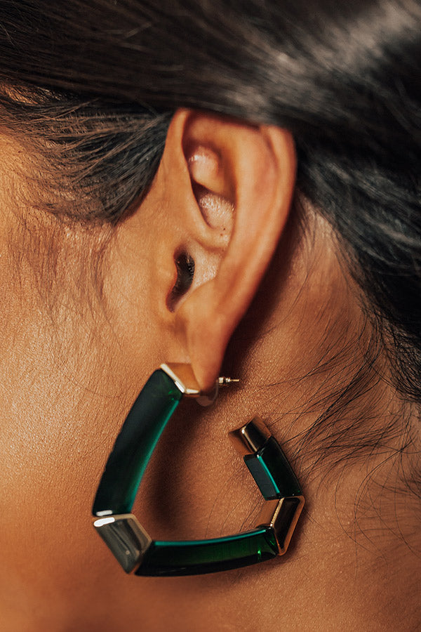 Kendra Scott Arden Gold Statement Hoop Earrings in Emerald Mix Image - 2