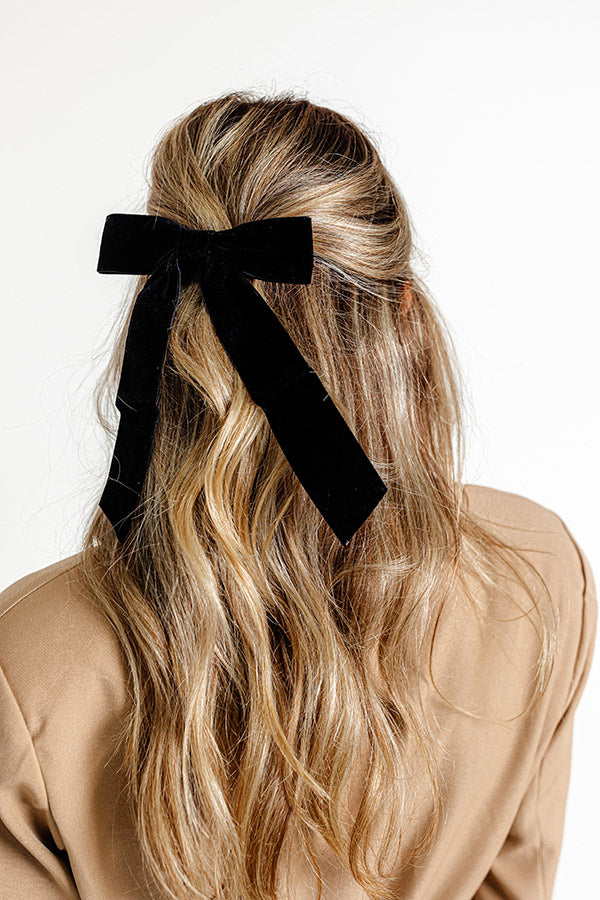 Exceptionally Chic Velvet Bow Hair Clip in Black Image - 2