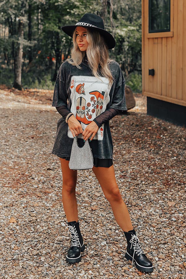 Queen Of Hearts Distressed Graphic Tee Image - 2