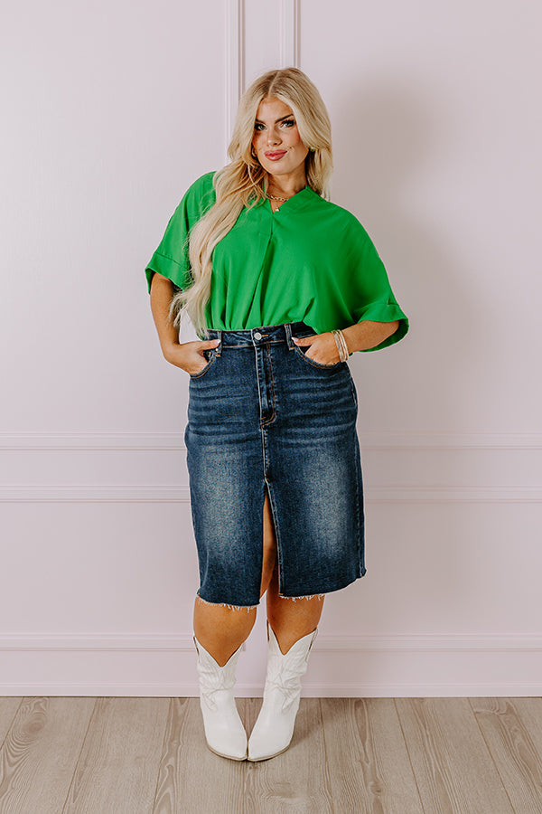 City Escape Shift Top in Kelly Green Curves Image - 5